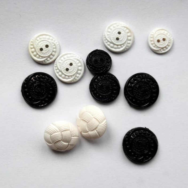 Lot of 15 mm Vintage Black & White Buttons