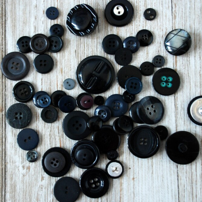 Lot of 10-30 mm Vintage Buttons